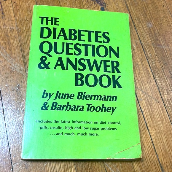 1974 The Diabetes Question & Answer Book vintage paperback book - Picture 1 of 11